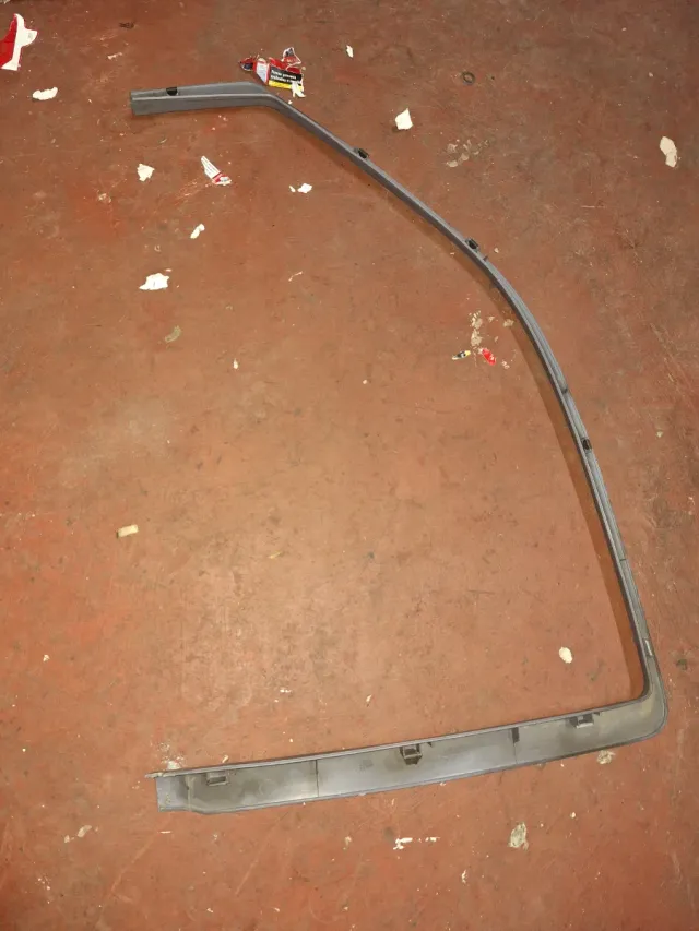 Moldura puerta Mercedes VITO W638