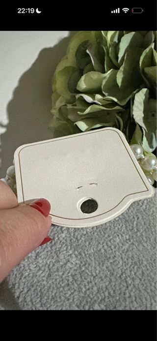 Colar de pérolas com flor