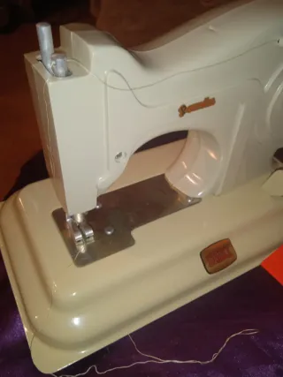 Máquina de coser infantil Annabella Eureka