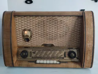 Radio antigua válvulas Telefunken Violetta W 303 F