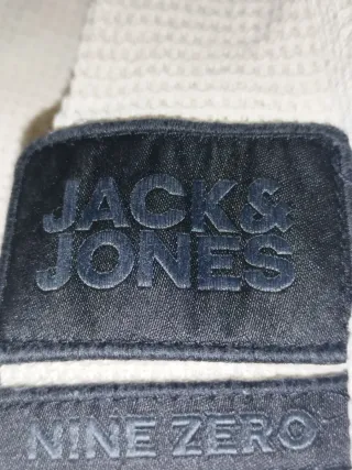 Sudadera con capucha blanca