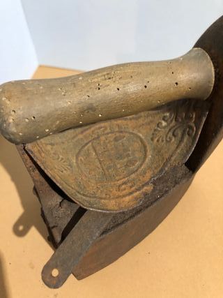 Plancha antigua de carbón