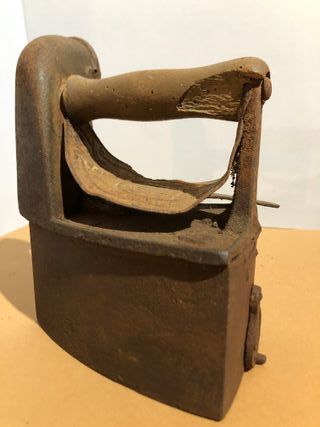 Plancha antigua de carbón