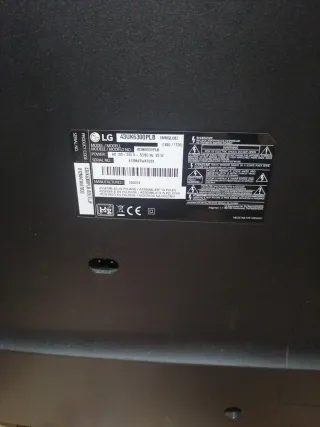 Smart TV marca LG 43 pulgadas con su mando