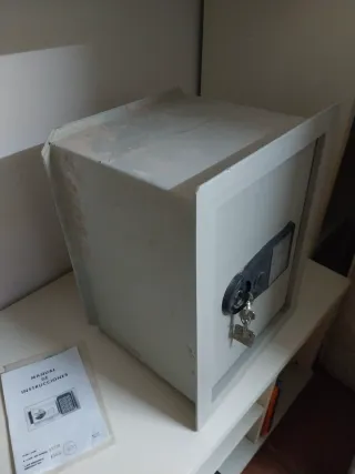 Caja Fuerte Metálica con Teclado Digital