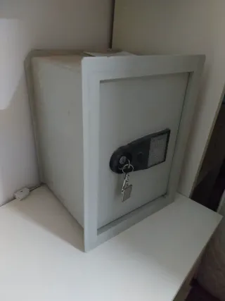 Caja Fuerte Metálica con Teclado Digital