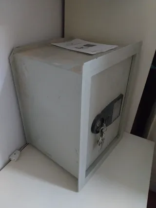 Caja Fuerte Metálica con Teclado Digital