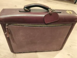Maletín de piel marrón
