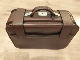 Maletín de piel marrón