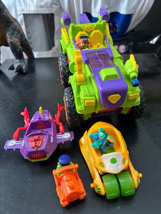 Coches de juguete variados