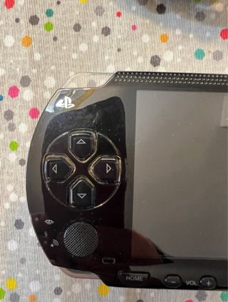 Consola Sony PSP Negra + Cargador incluye juego.