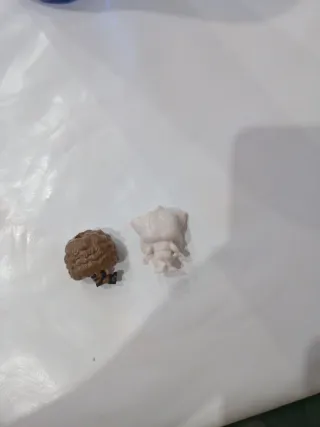 Nancy y Demogorgon Kinder Joy