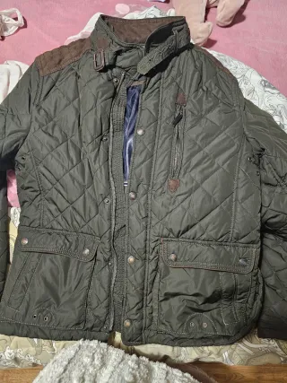 Chaqueta Zara Man verde oliva acolchada