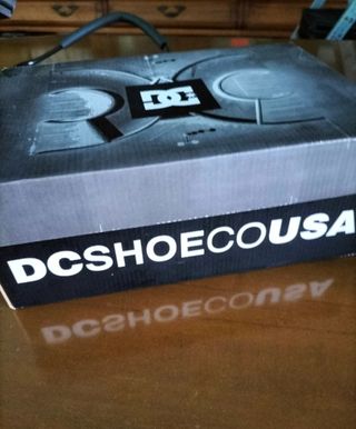 Zapatilla DC Court Graffik con etiqueta y caja