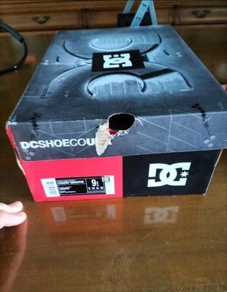 Zapatilla DC Court Graffik con etiqueta y caja