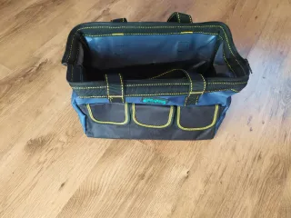 Bolsa de herramientas azul y negra