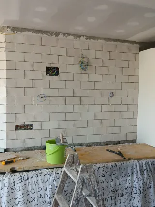 Paleta de albañil autónomo