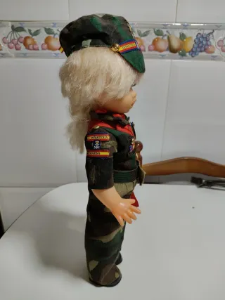 Muñeca funcionando militar mili ejercito