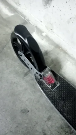 Patinete plegable negro y rosa