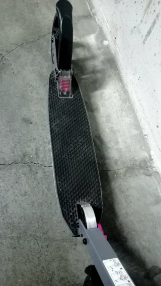 Patinete plegable negro y rosa