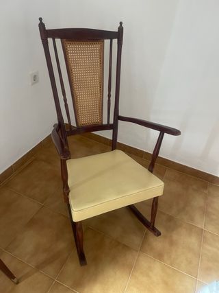 Coppia di seggioloni antichi in legno e rattan
