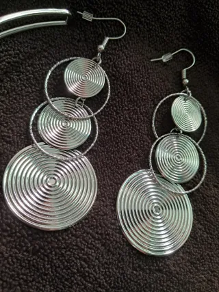 Conjunto Collar y Pendientes Plateados