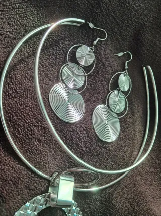 Conjunto Collar y Pendientes Plateados