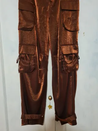 Pantalón cargo brillante cobre naranja metalizado