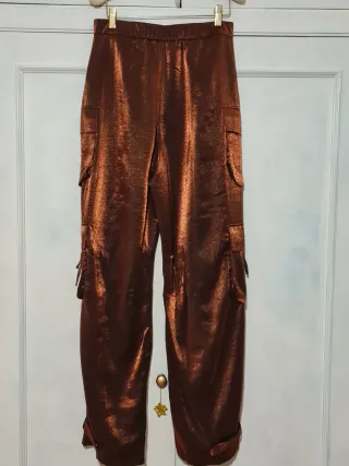 Pantalón cargo brillante cobre naranja metalizado