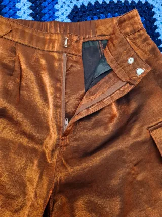 Pantalón cargo brillante cobre naranja metalizado