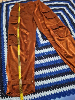 Pantalón cargo brillante cobre naranja metalizado