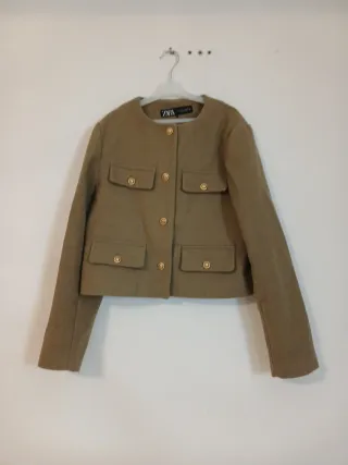 Chaqueta Zara verde militar