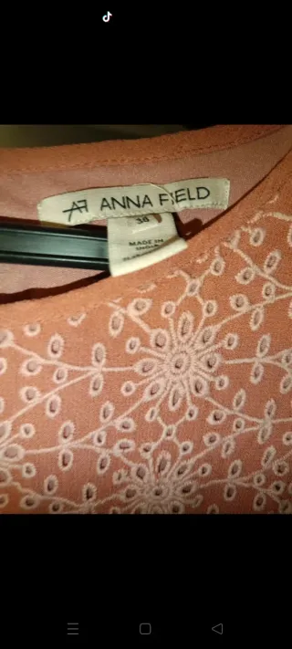 Chaqueta y 2 vestidos mujer poco uso.