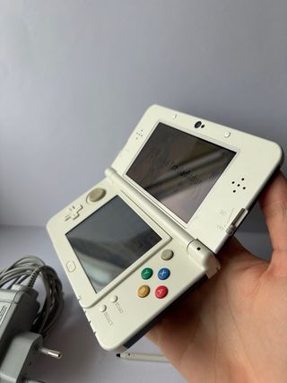 Nuovo Nintendo 3DS Bianca + Banco Pokémon