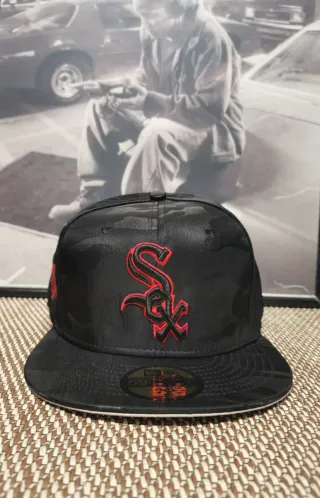 Gorra New Era 59Fifty Negra y Roja Talla 7.1/2