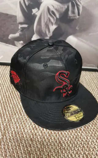 Gorra New Era 59Fifty Negra y Roja Talla 7.1/2