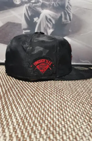 Gorra New Era 59Fifty Negra y Roja Talla 7.1/2