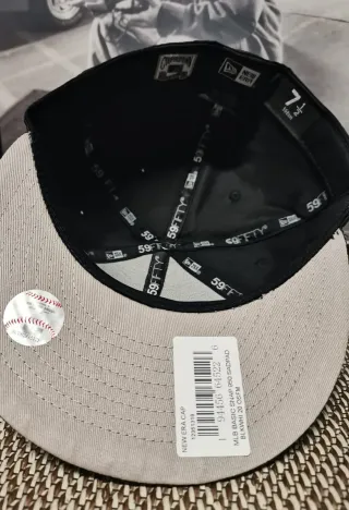 Gorra New Era 59Fifty Negra y Roja Talla 7.1/2