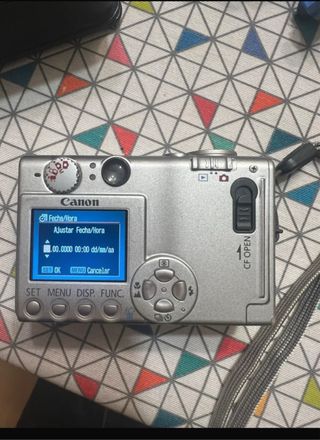 Cámara Digital Canon IXUS 400 Plata