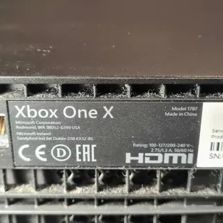 Xbox One X Completa Negra