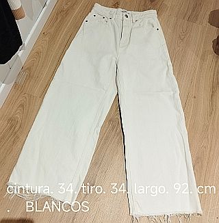 Vaqueros blancos anchos