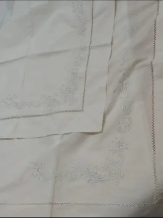 Lenzuola matrimoniali antiche ricamate a mano