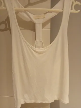 Top Bershka detalle espalda Talla S