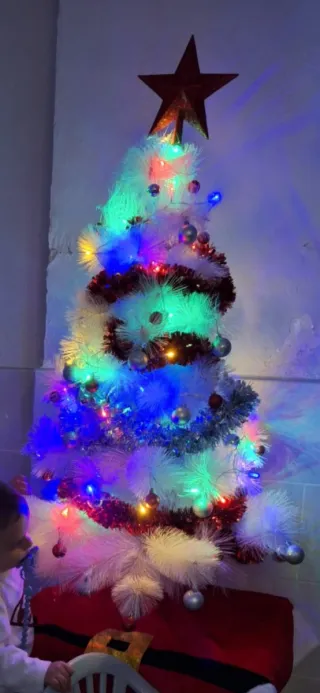 Albero di Natale bianco con luci