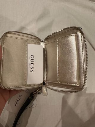 Cartera Guess blanca pequeña con asa