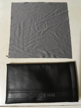 Funda Christian Dior para gafas.