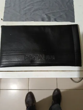 Funda Christian Dior para gafas.