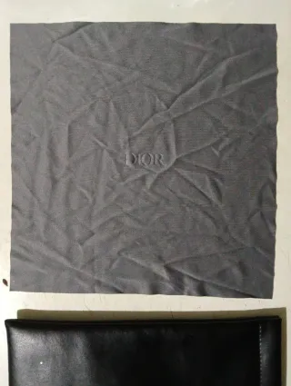 Funda Christian Dior para gafas.