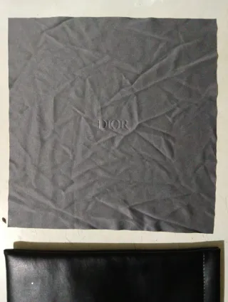 Funda Christian Dior para gafas.