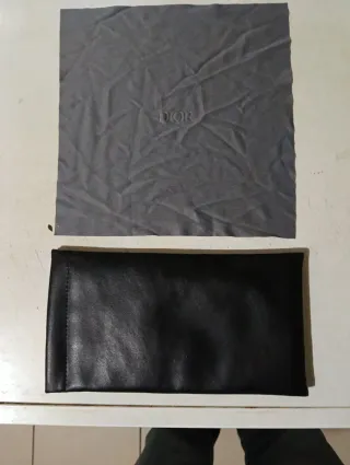 Funda Christian Dior para gafas.